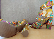 Load image into Gallery viewer, Qupid Lyra-25 Fabric Sandal
